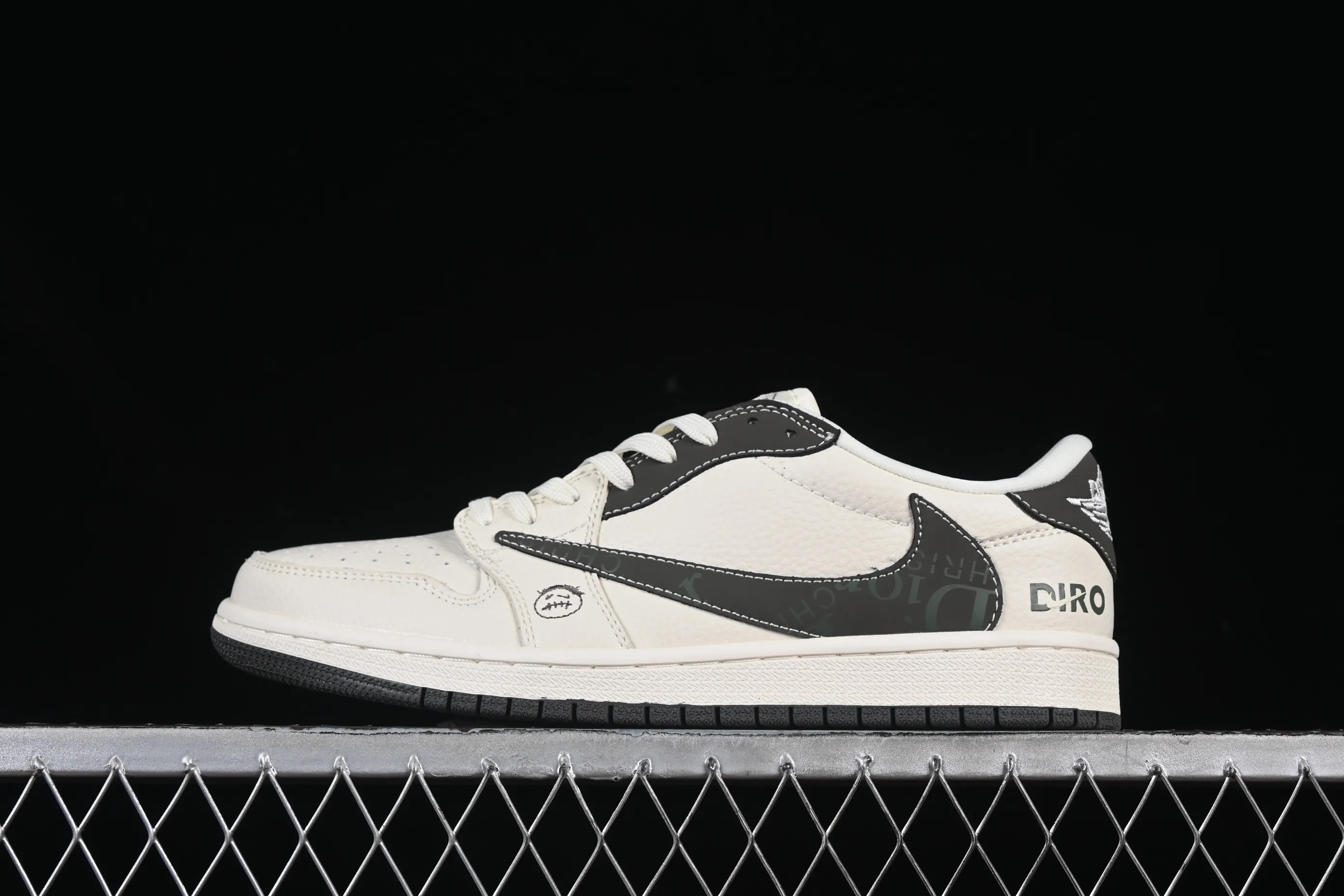 All Categories Air Jordan Jordan Series Basketball Shoes Air Jordan 1 Low High-end Customized Low-top Shoes Travis Scott x Fragment Design x Air Jordan 1 Low OG SP AJ1 Joe 1 Dior Joint Dark Flower Ghostface Low-top Cultural Casual Shoes LD2025-006
